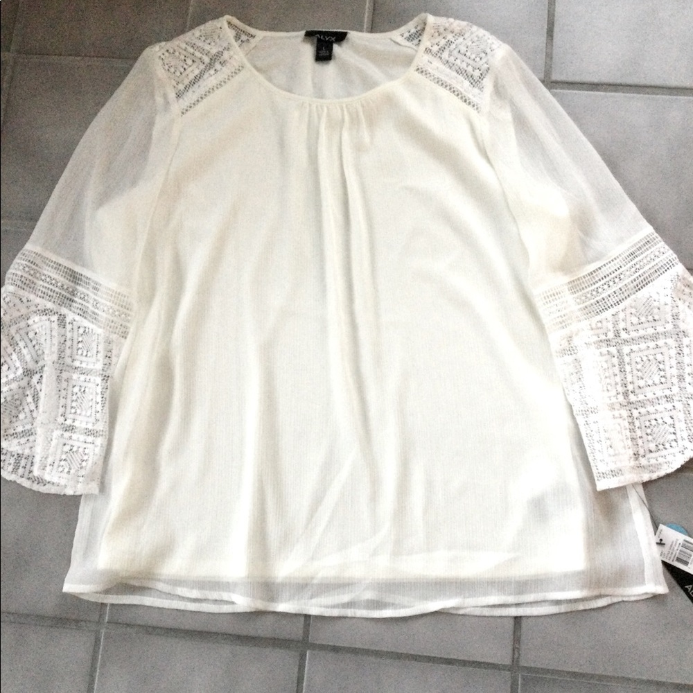 CREAMY WHITE BLOUSE